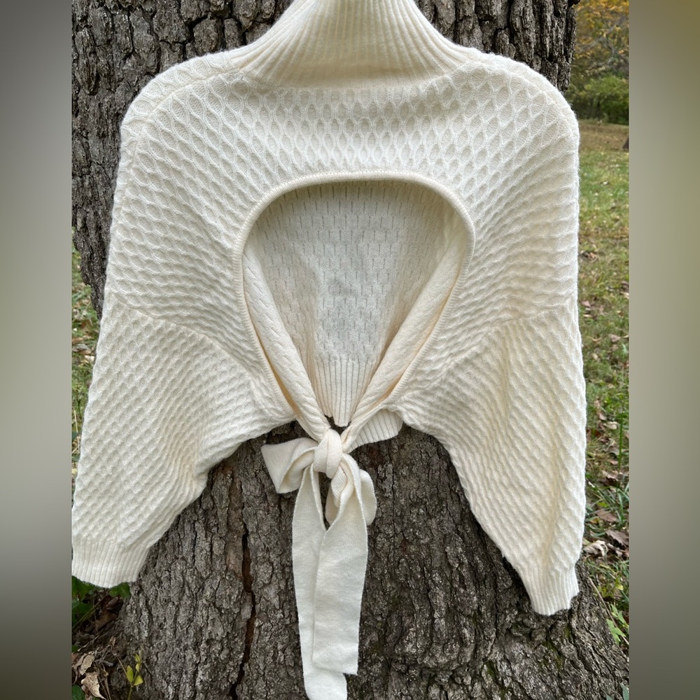Commense Turtleneck Sweater in size M